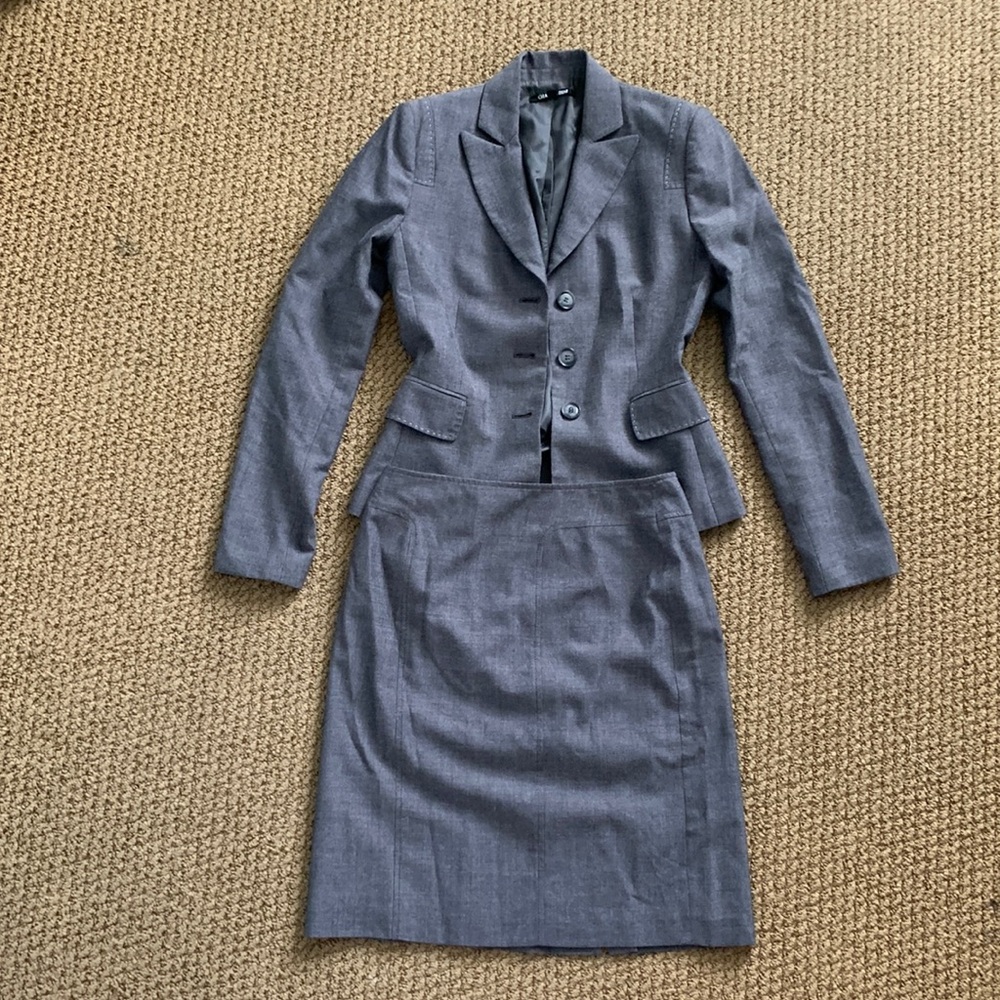 Gianni Bini grey blazer and skirt set. Blazer size 2 skirt size 4